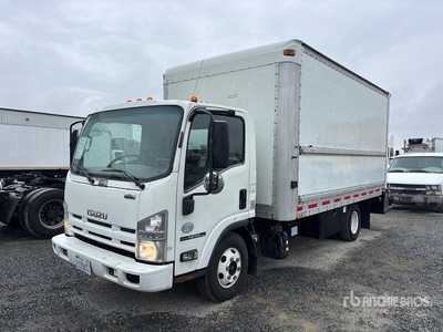 2014 Isuzu NPR 4x2 شاحنة فان