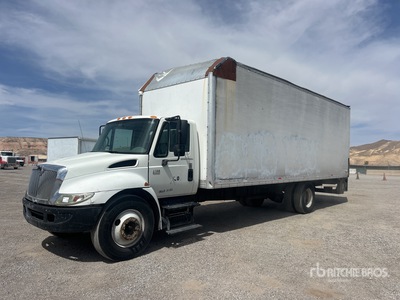 2005 International 4300 SBA 4x2 Van Truck