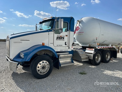 2007 Kenworth T800 تراكتور شاحنة نهارية (ثنائية المحور)