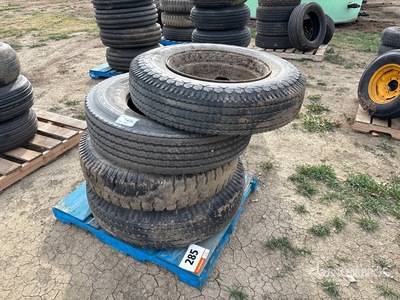 Quantity of (4) Équipements pour pneus