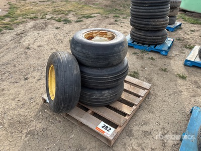 Quantity of (4) 11L- 15 Équipements pour pneus