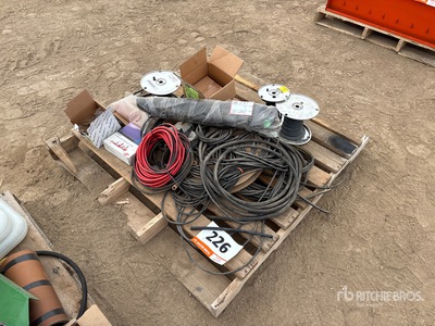 Quantity of Assorted Wirings Pièces diverses