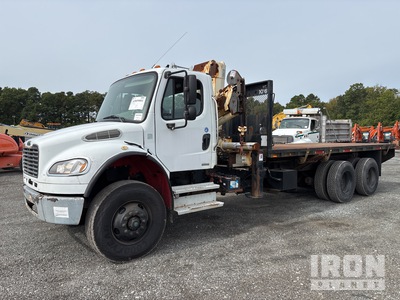 National N80A 5300 lb Knuckle Boom on 2004 Freightliner M2106 6x4 Camion à flèche