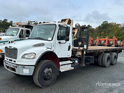 National N80A 5300 lb Knuckle Boom on 2004 Freightliner M2106 6x4 Camión Grúa