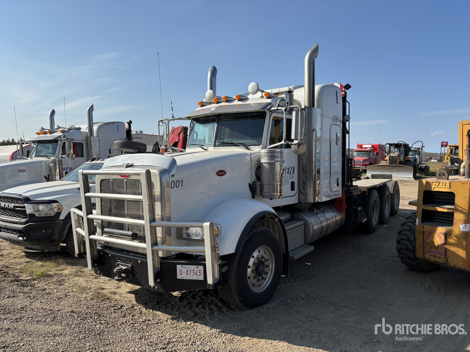2016 Peterbilt 367 8x6 Winch Truck