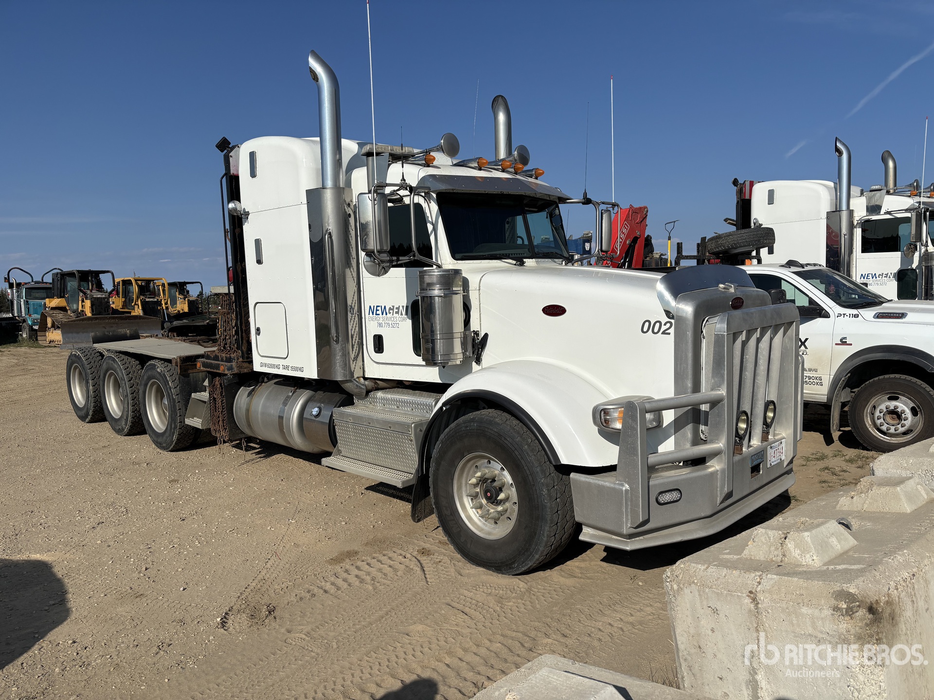 2015 Peterbilt 367 8x6 Winch Truck