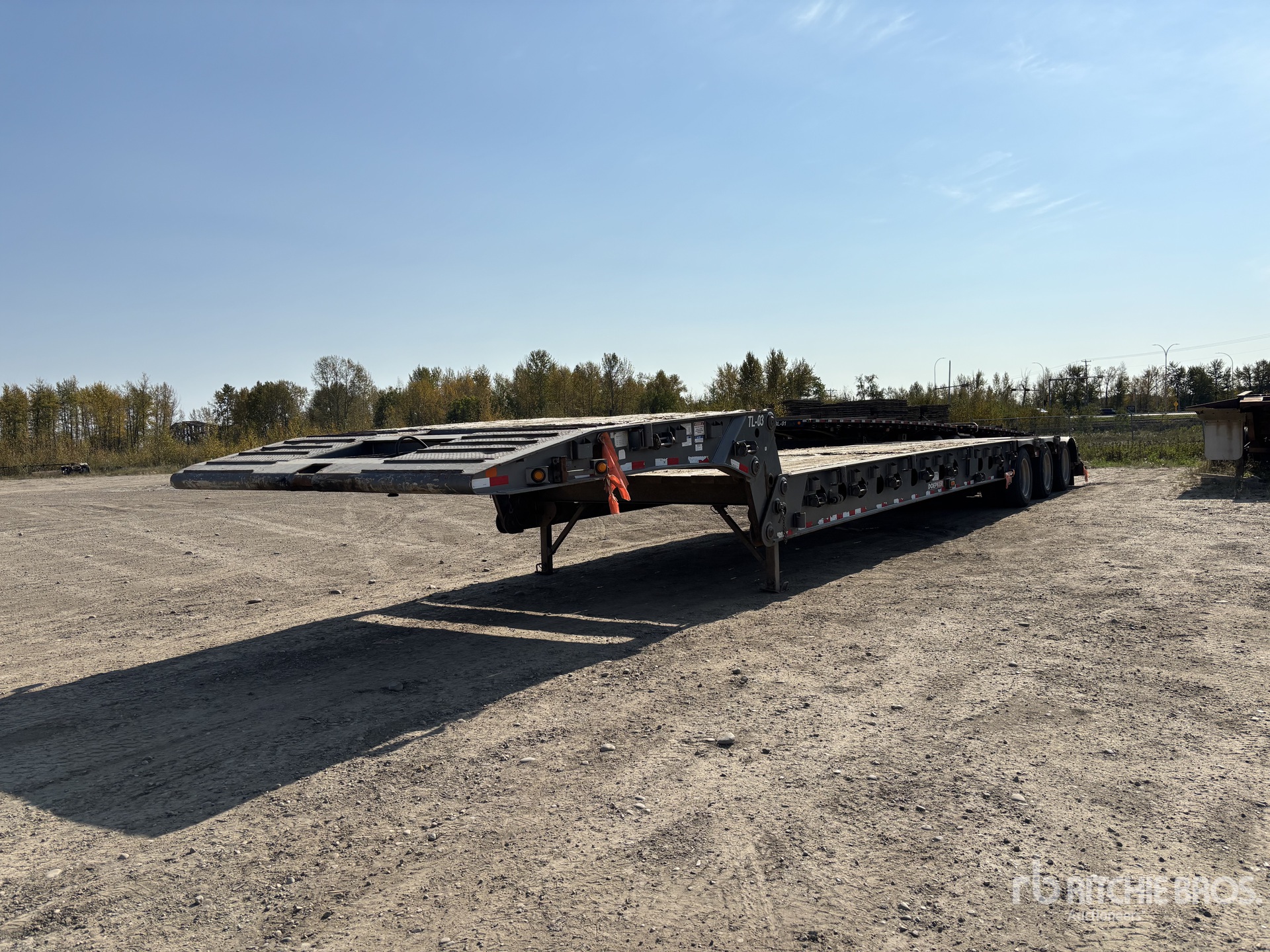 2020 Doepker Tri/A Folding Neck Trailer
