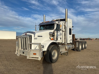 2013 Kenworth T800 8x6 Sleeper Winch Truck
