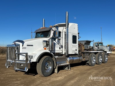 2013 Kenworth T800 8x6 Sleeper Winch Truck