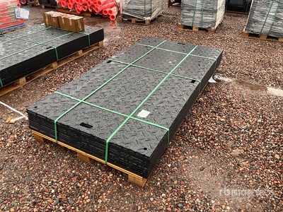 Quantity of (12) 2025 SKLP SK-LJB12 94 in x 47 in Polyethylene Traffic Plates 交通制御 (Unused)