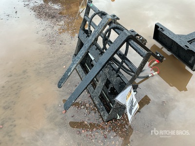 2025 GIYI GY-CYHC 30 in Mini Side Shift Skid Steer Forks (Unused)