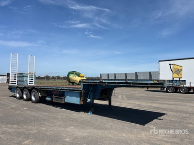 1988 Barker 13.1 m Tri/A Step Deck Trailer