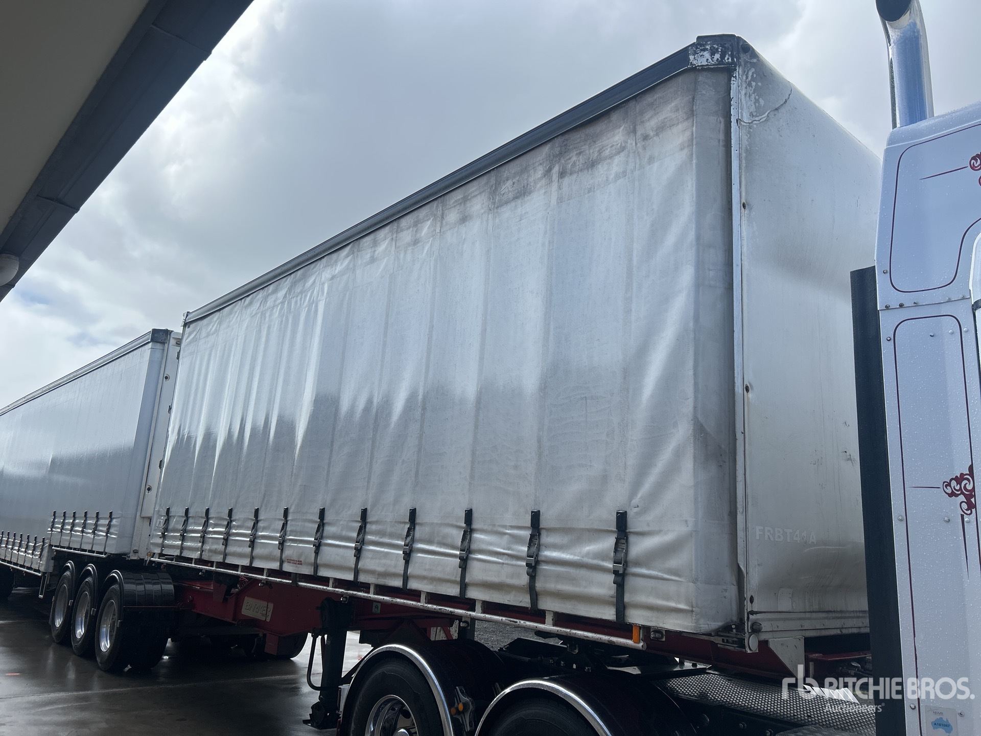 2005 Barker Tri/A Curtain Side Trailer