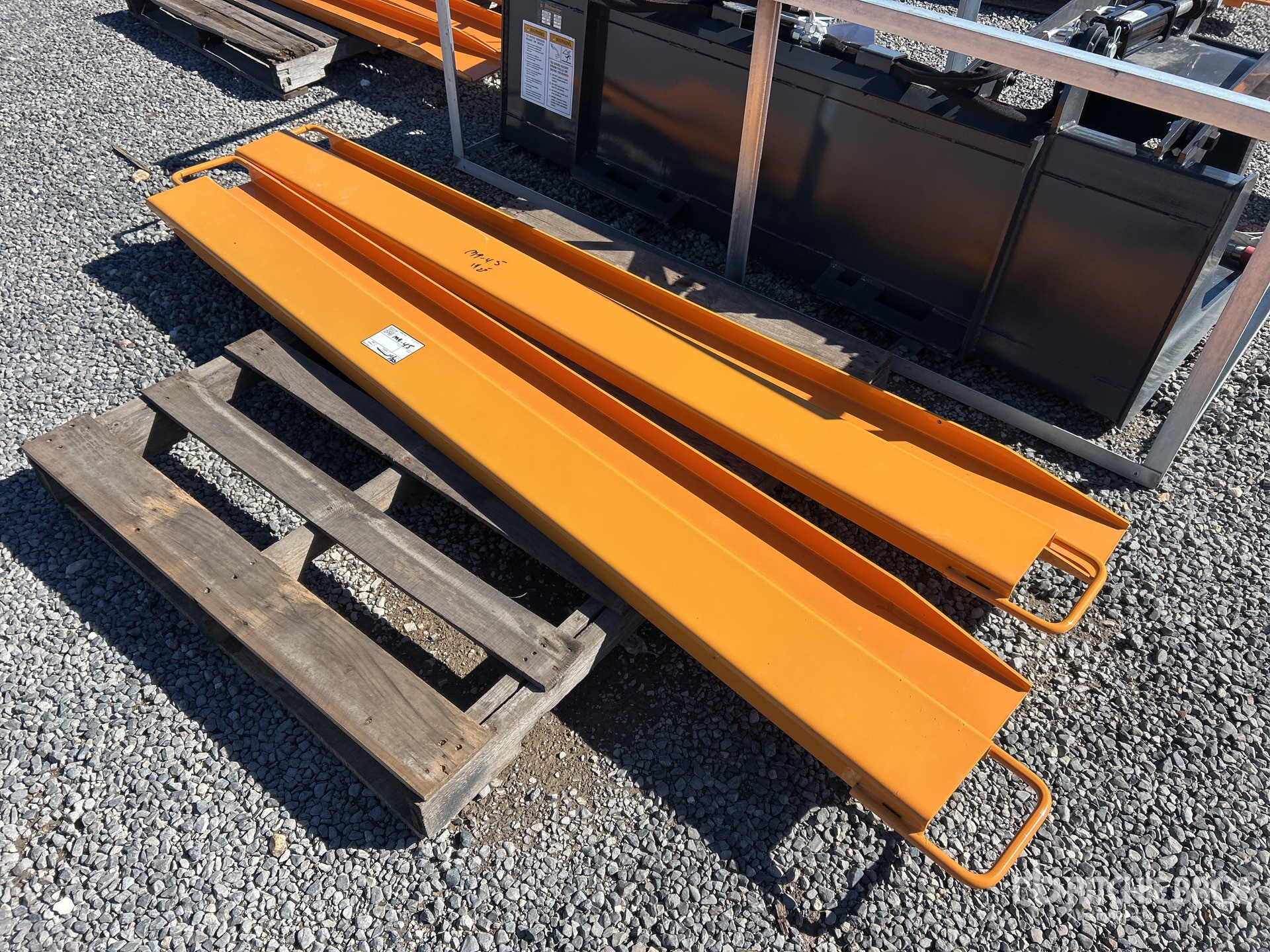 Quantity of (2) 2025 Wolverine EX-66-84L Sets of 84 In. Przedłużenia wideł (Unused)