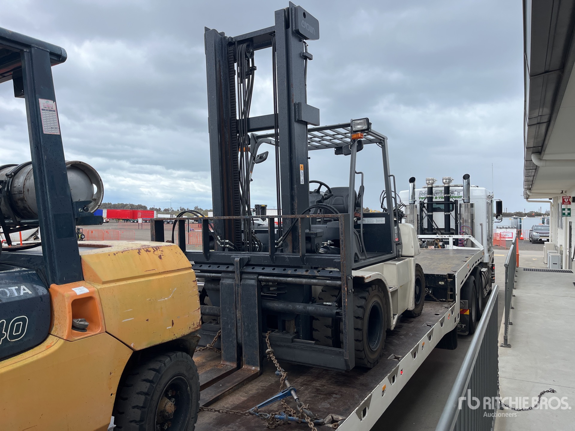 2015 Crown CG60S5 Forklift