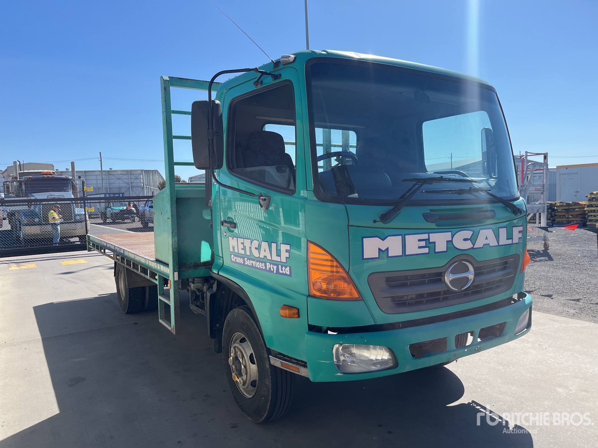 2007 Hino FC4J 4x2 Pritsche-Lkw