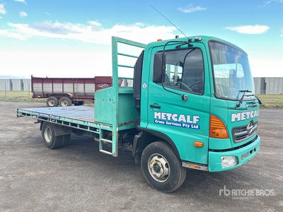 2007 Hino FC4J 4x2 Flatbed Truck