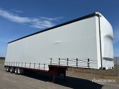 2004 Krueger 13.3 m Tri/A Step Deck Curtain Side Trailer