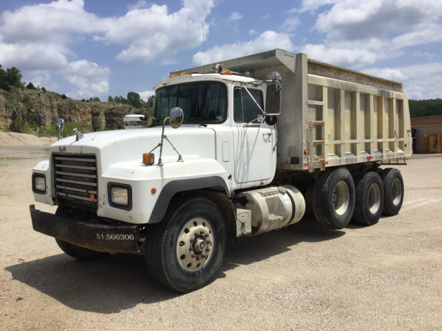1996 Mack RD690S Tri/A Dump Truck