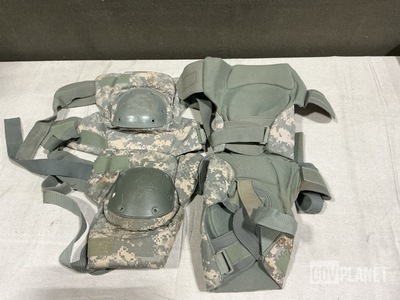 (379) Pairs of Knee Pads