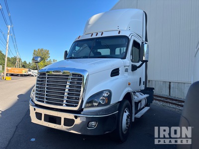 2017 Freightliner Cascadia 113 4x2 S/A Day Cab Truck Tractor