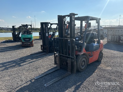 2003 Toyota 7FGU25 4900 lb Pneumatic Tire Forklift