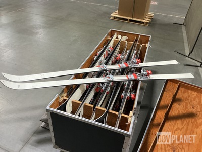(19) Pairs of Silvretta 404 Skis