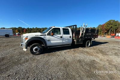 2013 Ford F-450 XL 4x2 Crew Cab Flatbed Truck
