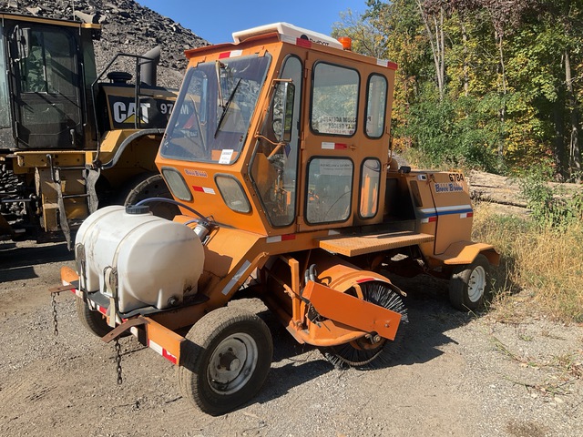 Broce RJ300 Self-Propelled Broom Broce RJ300 Self-Propelled Broom