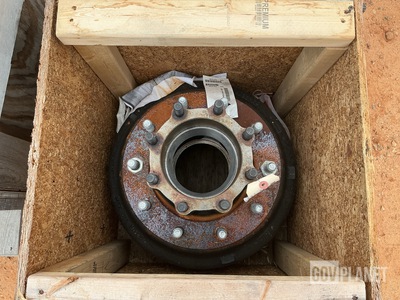 (1) Ruta Supplies 3281909 Wheel Hub & (1) Oshkosh 3281909 Wheel Hub