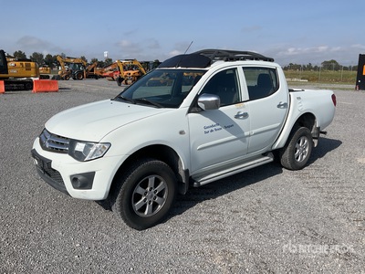 2015 Mitsubishi L200 4x4 Crew Cab Camioneta / Pickup
