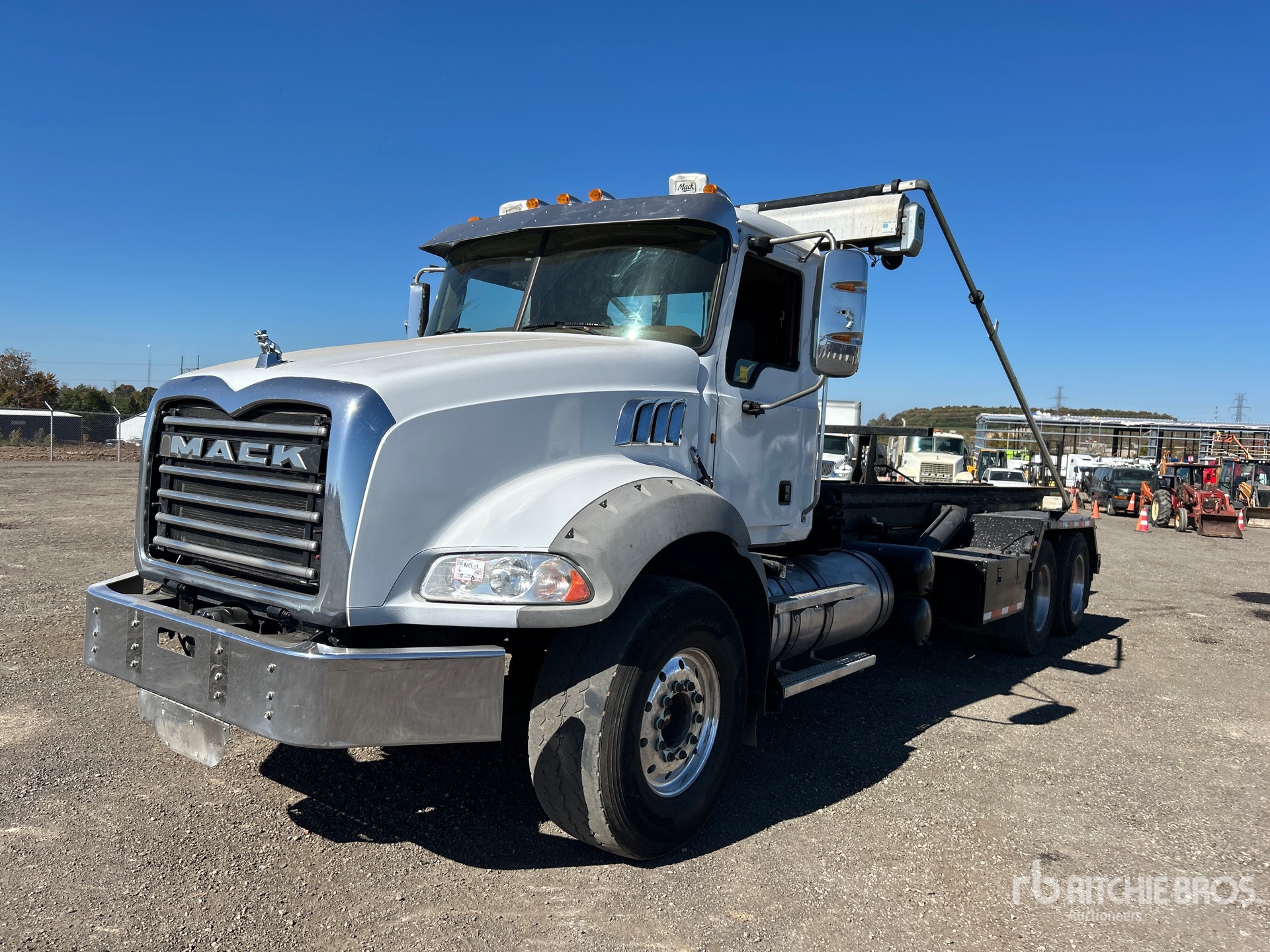 2013 Mack GU813 6x4 Roll-Off Truck