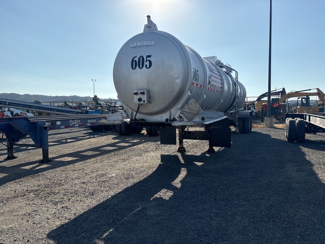 2013 Dragon 8400 gal T/A Tanker Trailer 2013 Dragon 8400 gal T/A Tanker Trailer