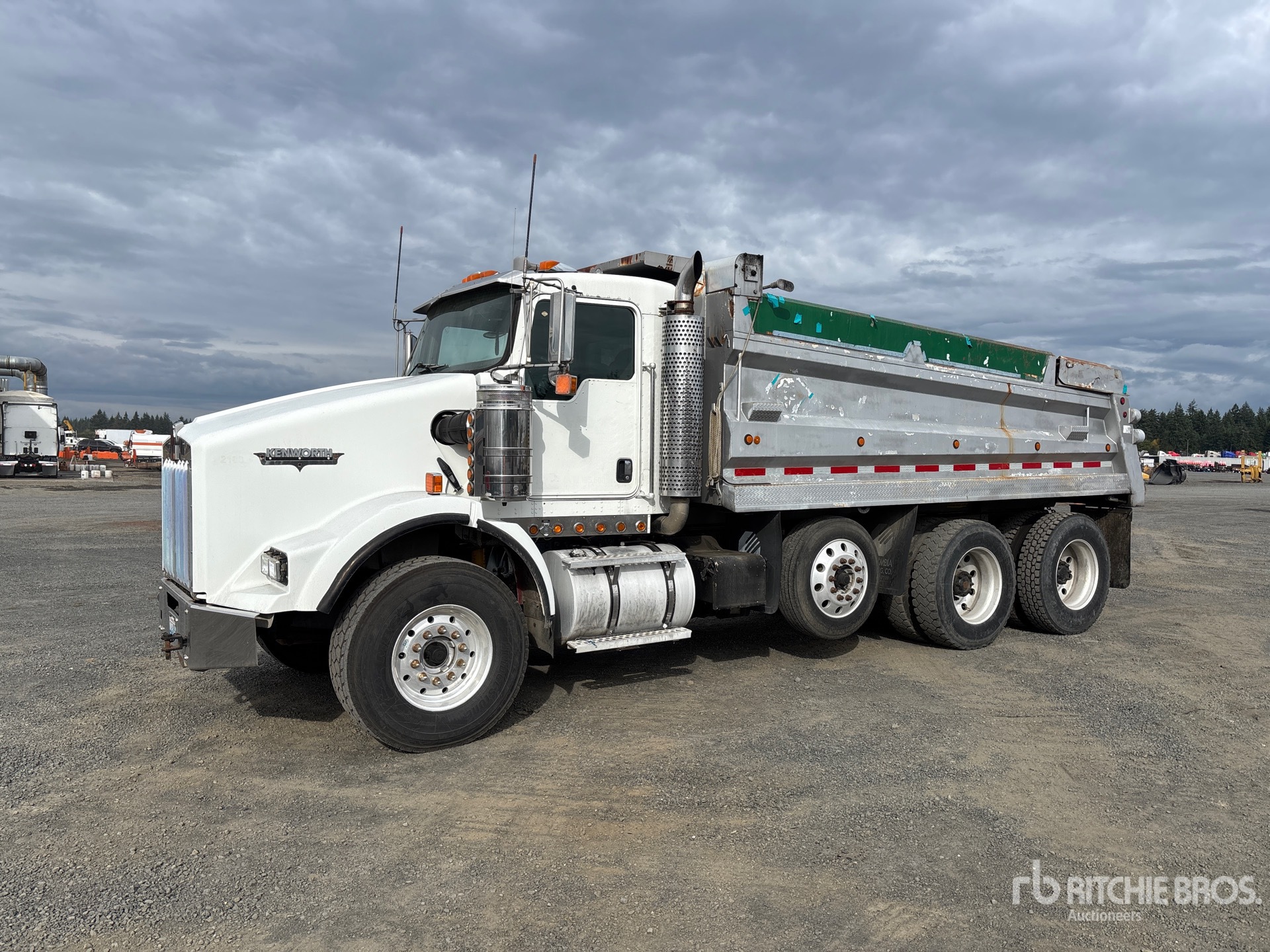 2005 Kenworth T800 8x4 Tri/A Dump Truck