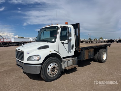 2015 Freightliner M2 106 4x2 شاحنة مسطحة