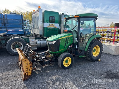 2016 John Deere 3046R 4WD tractor utilitario