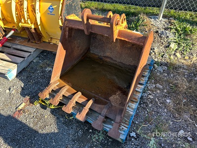 AMI 580 34.5 in Digging Excavator Bucket - Fits Case 580