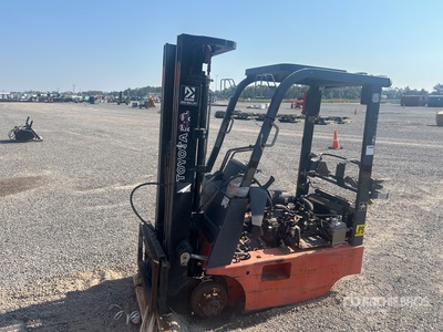 2004 Toyota 7FGCSU20 3450 lb Pneumatic Tire Forklift (Inoperable)