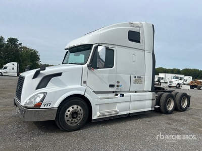2016 Volvo VNL670 6x4 3- Achs Sattelzugmaschine mit Schlafkabine