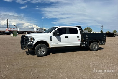 2019 Ford F-350 XL 4x4 Crew Cab Ciężarówka z płaską platformą (Inoperable)