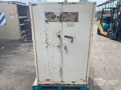 (2) Flammable Liquid Storage Cabinets Divers : Matériel de terrain