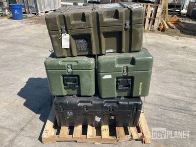 (4) Assorted Storage Cases Divers : Matériel de terrain