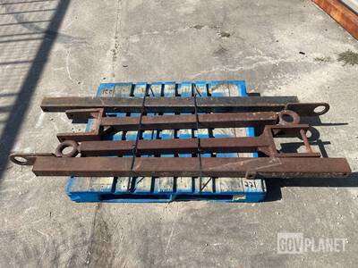 (4) Heavy Duty Tow Bars Abbigliamento militare vario