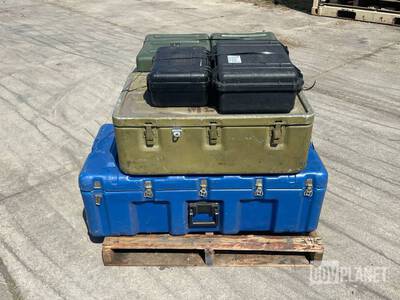 (7) Assorted Storage Cases Divers : Matériel de terrain