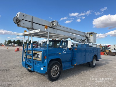 Strato-Tower ST-2-50 11 ft on 1981 Chevrolet c7500 4x2 Piattaforma autocarrata