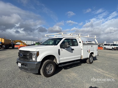 2019 Ford F-350 XL 4x4 Extended Cab Utility Truck