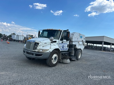 Tymco 600 on 2010 International 4300M7 Sweeper Truck