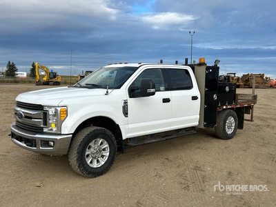 2017 Ford F-350 XLT 4x4 Crew Cab Flatbed Truck