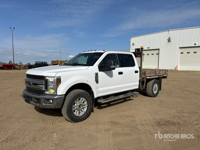 2019 Ford F-350 XLT 4x4 Crew Cab Flatbed Truck
