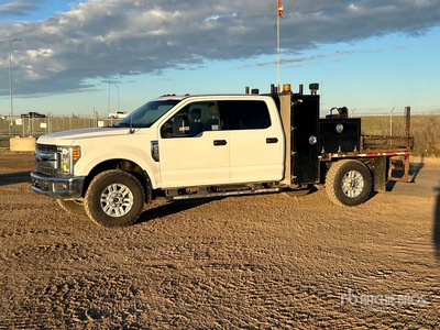 2017 Ford F-350 XLT 4x4 Crew Cab Flatbed Truck